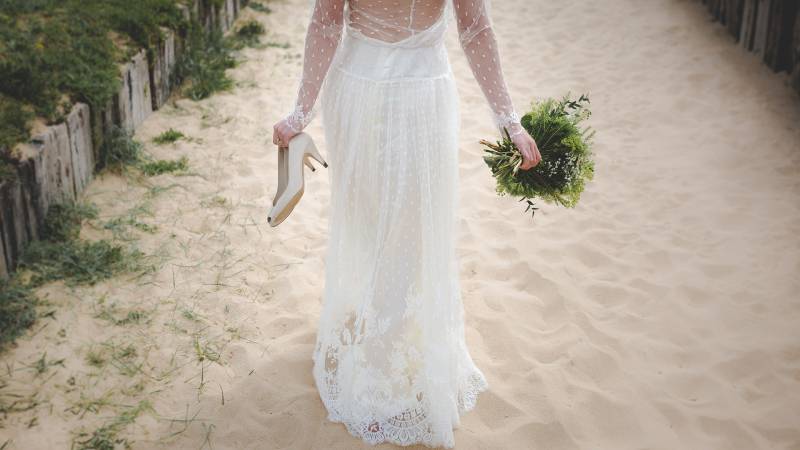 ANITRA - Robe de mariée sirène à manches courtes en crêpe Pronovias